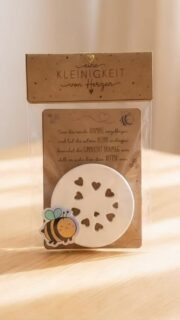 Blumenliebe neu definiert! 🌸 Dieser kleine Hummel-Retter ist das perfekte Mitbringsel. Schnell sein lohnt sich – jetzt zugreifen! 🐝💛
#kleinesmitbringsel #handmade #blumenretter #hummel #geschenkidee